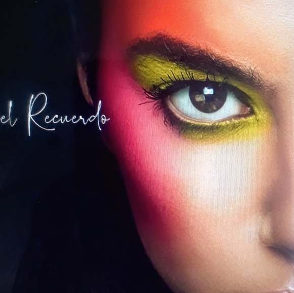 Meet your Posher, Faby Makeup  & Jewelry - Picture 16 of 16